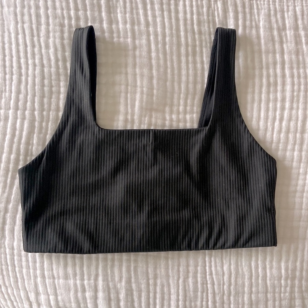 Girlfriend RIB Tommy Crop Bra in black